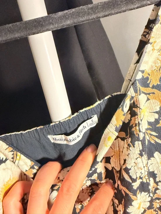 Abercrombie & Fitch Black Floral Square-Neck Tank with Cream and Yellow Blooms - Picture 4 of 4